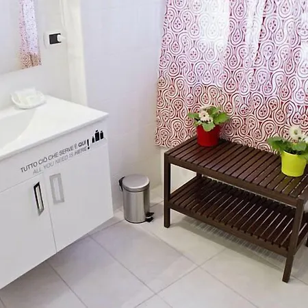 Guest house Behouse And Breakfast Naples